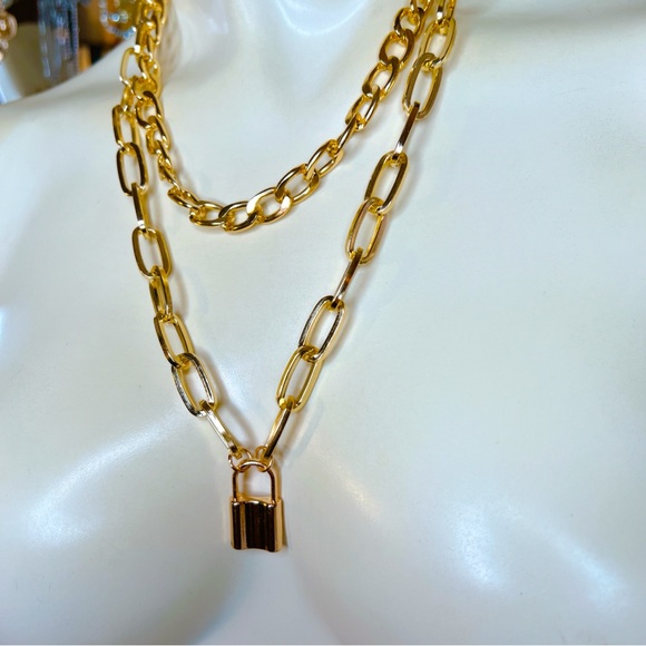 Gold plated lock 🔒 18” to 20” necklace + chain 16” to 18” - set - Picture 4 of 4